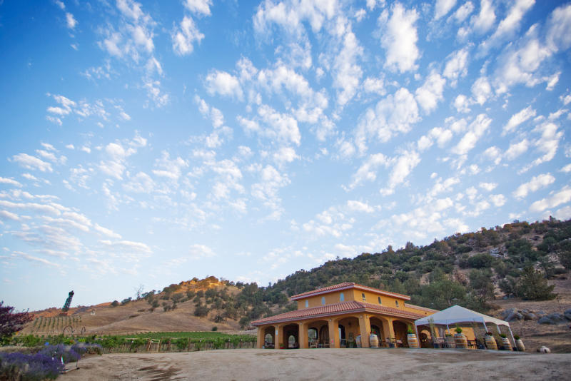 Tehachapi Wine and Cattle Company tasting room at sunrise